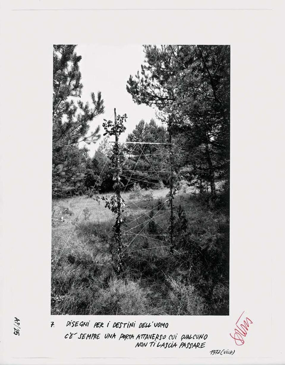 Ettore Sottsass, <i>Disegni per i destini dell'uomo. C'è sempre una porta attraverso cui qualcuno non ti lascia passare</i>, Vich 1972, Gelatin silver print,  40 x 30 cm.