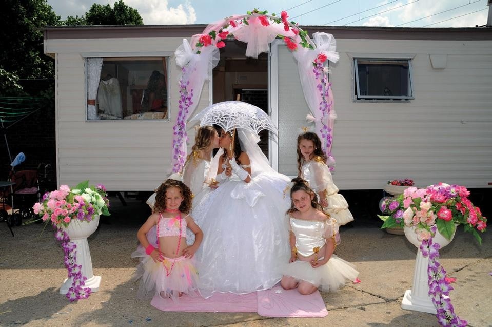 Ellie and her girlfirends. Celebration of the Holy Communion, Gypsy Camp, Eleonor Street, Mile End, London, 2009. photo Valentina Schivardi