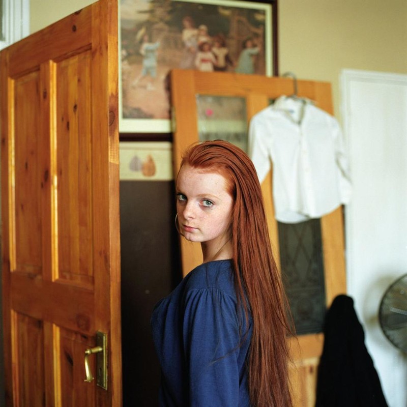 Kerryanne in her mother's bedroom. Southwark Travellers, Londra. photo Eva Sajovic