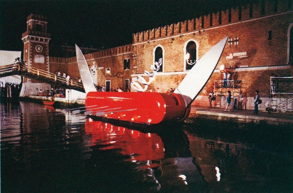 The
performance <i>Il Corso del Coltello</i>, Venice 1985.