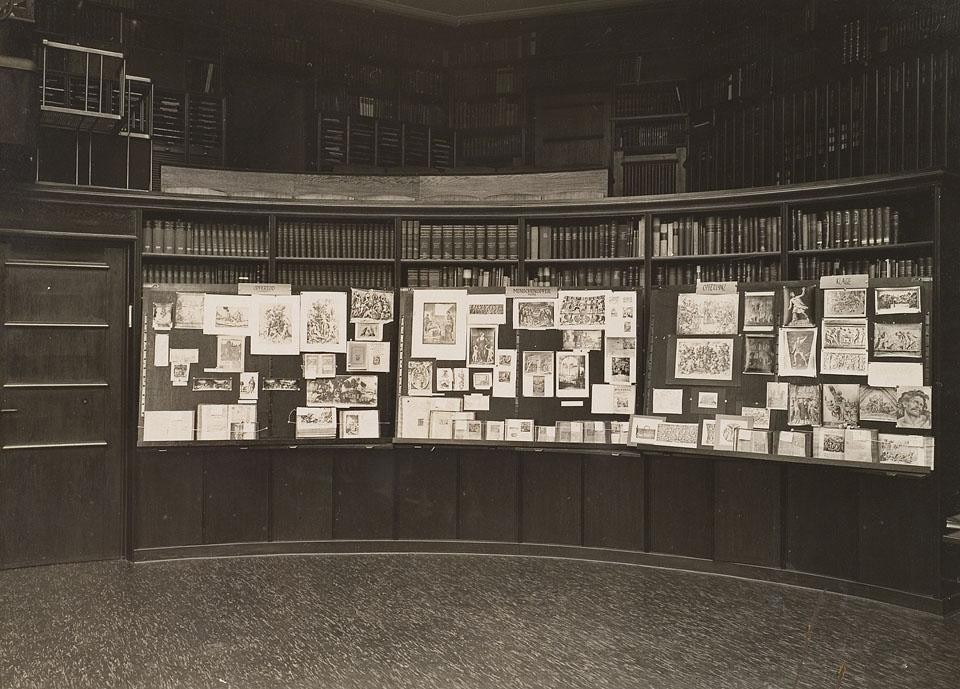Reading room, Kunstwissenschaftliche Bibliothek Warburg in Hamburg, photographed during the exhibition <i>Ovid,</i> 1927. © Warburg Institute Archive, London. Photo Warburg Institute.