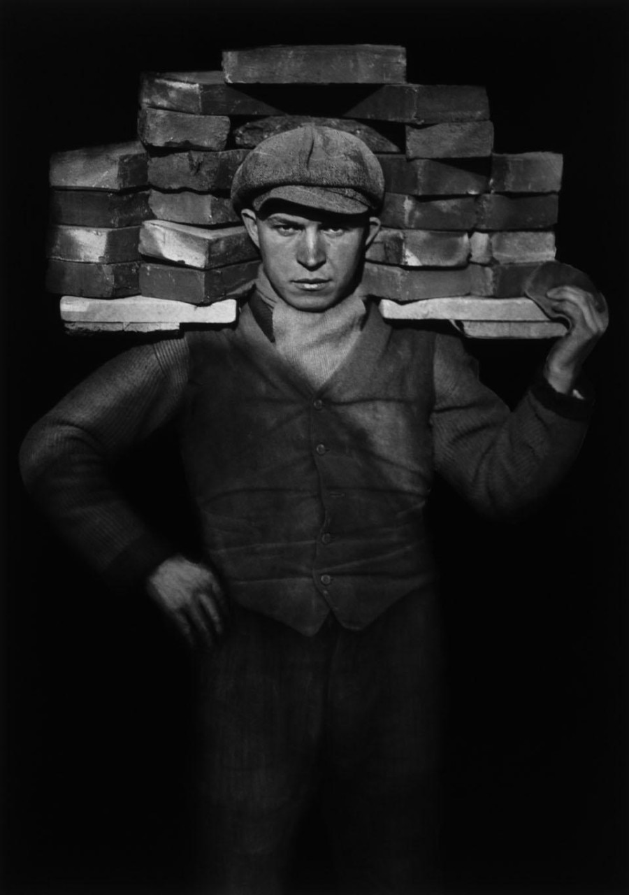 August Sander, <i>Workers</i>, 1928. © Die Photographische Sammlung/ SK Stiftung Kultur—August Sander Archiv, Köln / VG Bild-Kunst, Bonn, 2011.