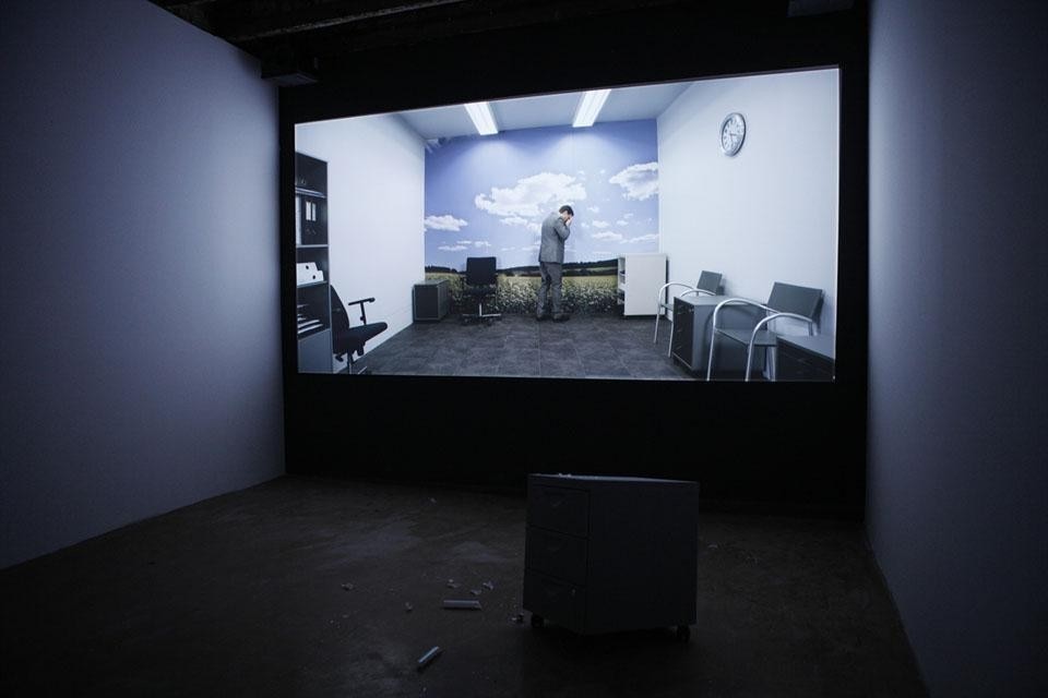 Adel Abidin, Consumption of war, video projection