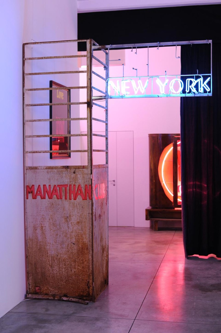 Flavio Favelli, <i>Manatthan Club,</i> installation view. Photo Daniele Venturelli.