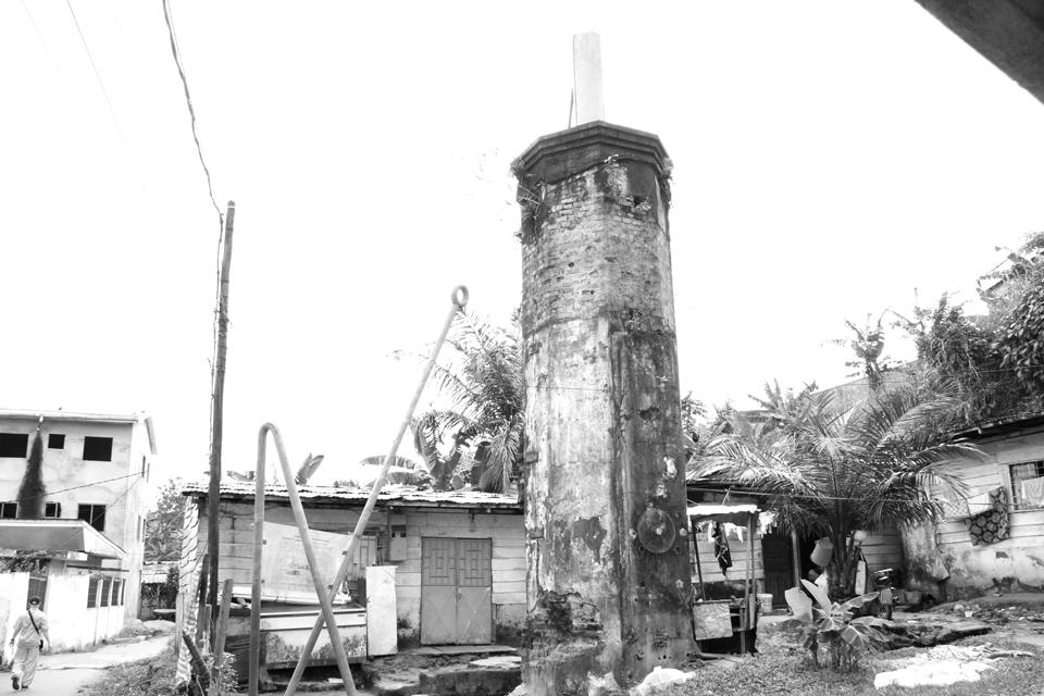 <em>Arches de la mémoire, Cheminée de Bonakouamouang</em>, Douala, 2006. Design Sandrine Dole; research and texts Valère Epée, Lionel Manga et Blaise Ndjehoya. Urban design commissioned and produced by doual'art. Photo by Roberto Paci Dalò, Douala, 2010