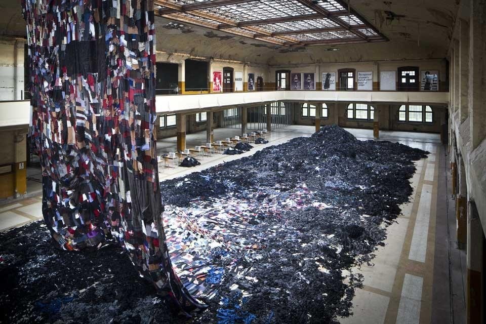 Ni Haifeng, <em>Para-production</em>, 2008-2012. Textile shreds, sewing machines, work in progress, &copy; the artist. Supported by The Mondriaan Fund, Amsterdam. Acknowledgment to Guo Ru. Photo by Kristof Vrancken