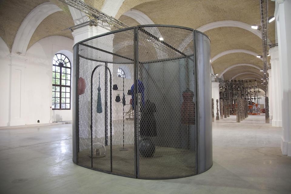 Louise Bourgeois, <em>CELL (BLACK DAYS)</em>, 2006. Courtesy of Hauser & Wirth and Cheim & Read, New York. © Christopher Burke. Photo by Maksim Belousov, Mykhaylo Chornyy