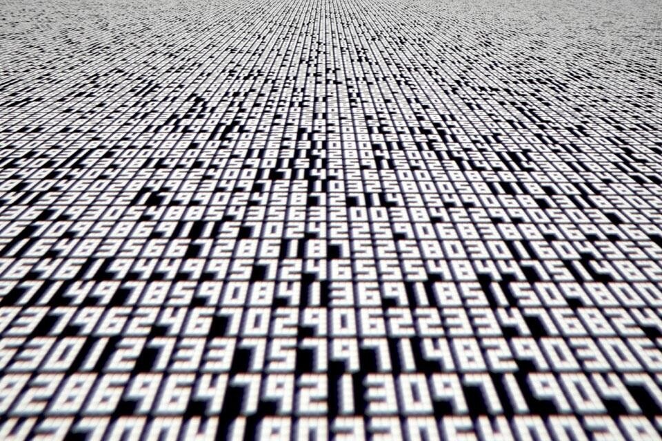 Ryoji Ikeda, <em>data.tron</eM>, 2007. © Ryoji Ikeda. Photo by Ryuichi Maruo, courtesy of Yamaguchi Center for Arts and Media (YCAM)