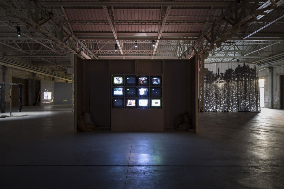 Céline Condorelli, veduta della mostra bau bau. Courtesy Fondazione HangarBicocca, Milano. Photo Agostino Osio