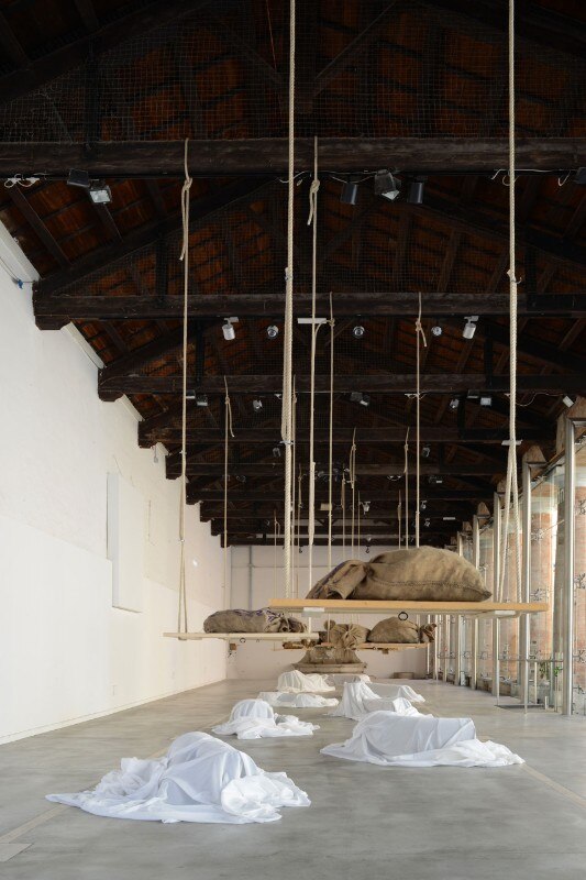 La mostra di Jannis Kounellis al Centro arti visive Pescheria, Pesaro