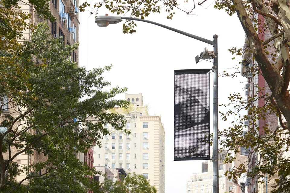 Ai Weiwei, Banner 114, 2017. Telone di plastica per camion tagliato a CNC. Courtesy l’artista 