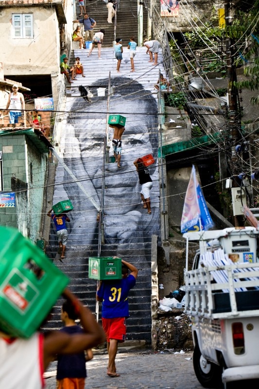 JR, 28 Millimètres, Women Are Heroes, Action dans la Favela Morro da Providencia, Escalier, Rio de Janeiro, 2008