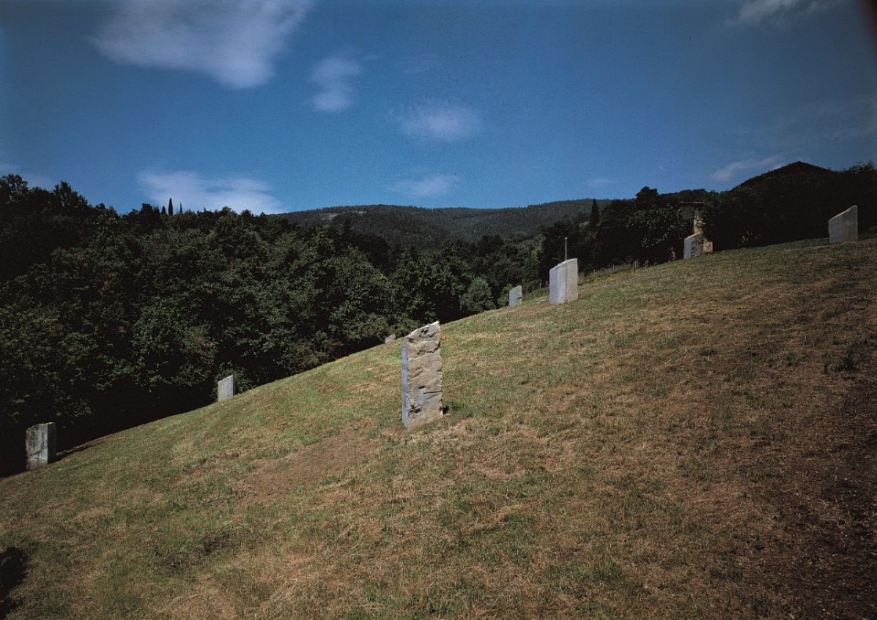 Villa Celle Park, Pistoia, Tuscany. Image courtesy Richard Serra, “Open Field Vertical Elevations”, 1982, stone (Colombino di Firenzuola), Courtesy: Collezione Gori - Fattoria di Celle 