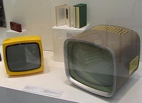 Rounded forms and glossy colours already decorated televisions in the sixties in Ex-DDR