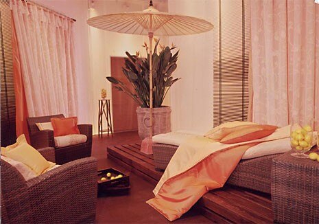 ”Live sunny”: warm colours, 1970s design and Wild West nostalgia