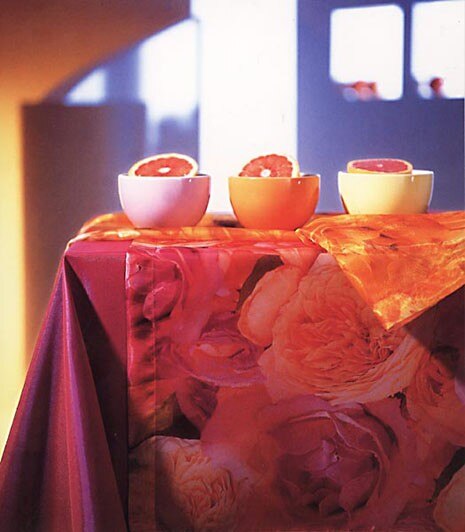 Warm, luminous colours in powerful magenta and sunny yellow from Apelt