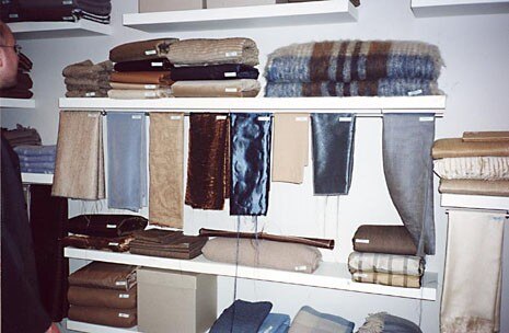 The materials for ”Loft: Luxurious” with warm natural colours and cool blue and grey tones