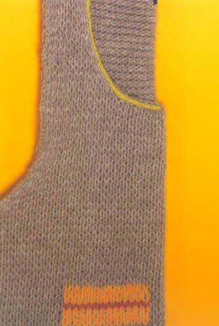 Woman sweater of the Fibre Tibet collection, 809% yak and 20% wool