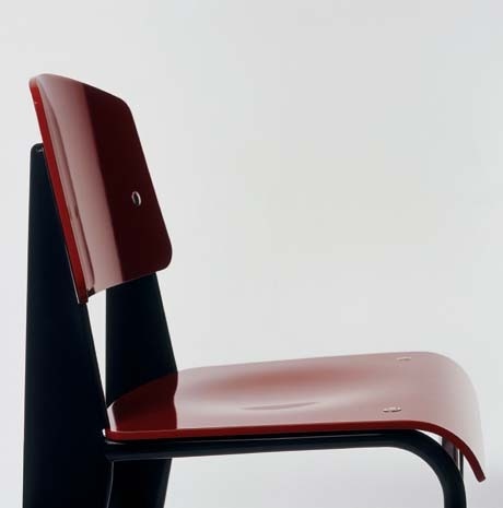 The Standard chair was manufactured in numerous variants of materials and techniques, left and below. The first models appeared concurrently with the furniture project for the Paris Electric Company, 1934-35, and for the National Technical School of Metz, 1935-38



