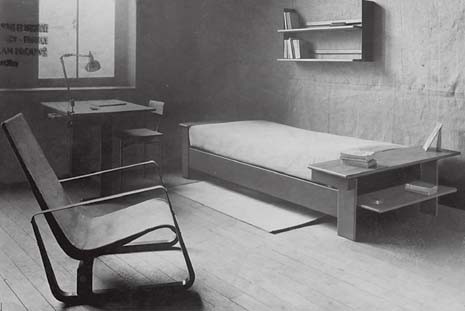 Armchair designed for the students rooms at the Cité Universitaire of Nancy in 1930. Fond Jean Prouvé ADMM/S.C.E. Jean Prouvé. Tout droits réservés