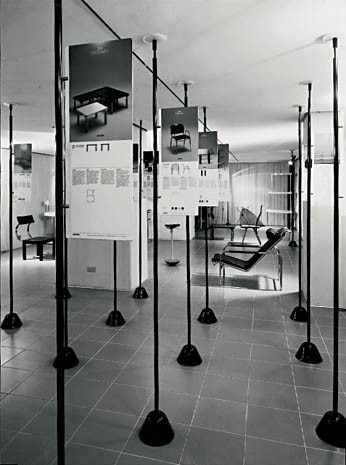A 1983 Zanotta exhibition (with Stefano Casciani) that reused parts of the Servomuto coffee table
A 1983 Zanotta exhibition (with Stefano Casciani) that reused parts of the Servomuto coffee table