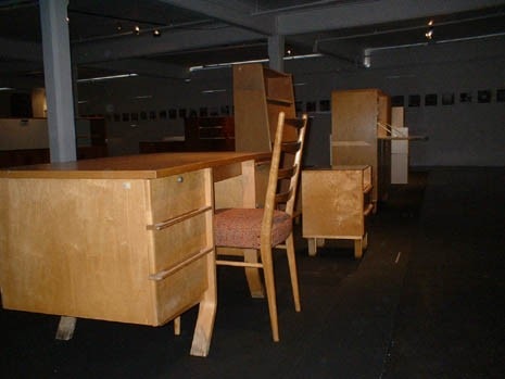 Cees Braakman’s pencil produced the “Oak” and “Birch” series (1948-50), in bent plywood, now part of the collection in the Pastoe showroom
