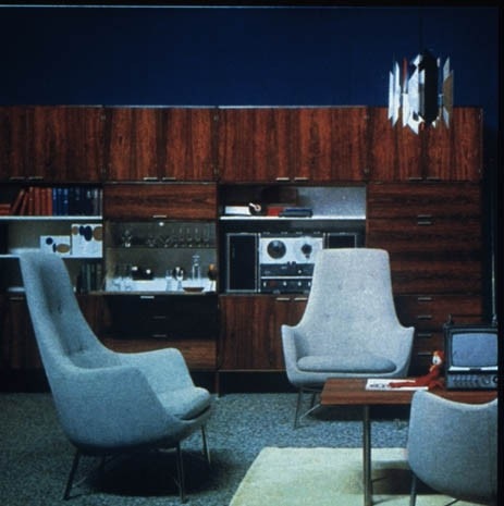 The ‘furniture to fit’ catalogue dated 1955 with photographs by Jan Versnel: seating model FM31, table model TR02, and a sideboard from the Cupboard collection. The sequence of Pastoe catalogues and the design of its fair stands offers a review of how tastes and manners of communication in graphics and photography have evolved