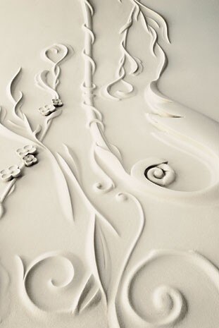 The arabesque was created using a plaster paste made of chalk and vegetable fibres or fibreglass 