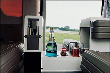 Leather and fabrics
treated and processed by Hermès craftsmen
are used to enhance the interiors
