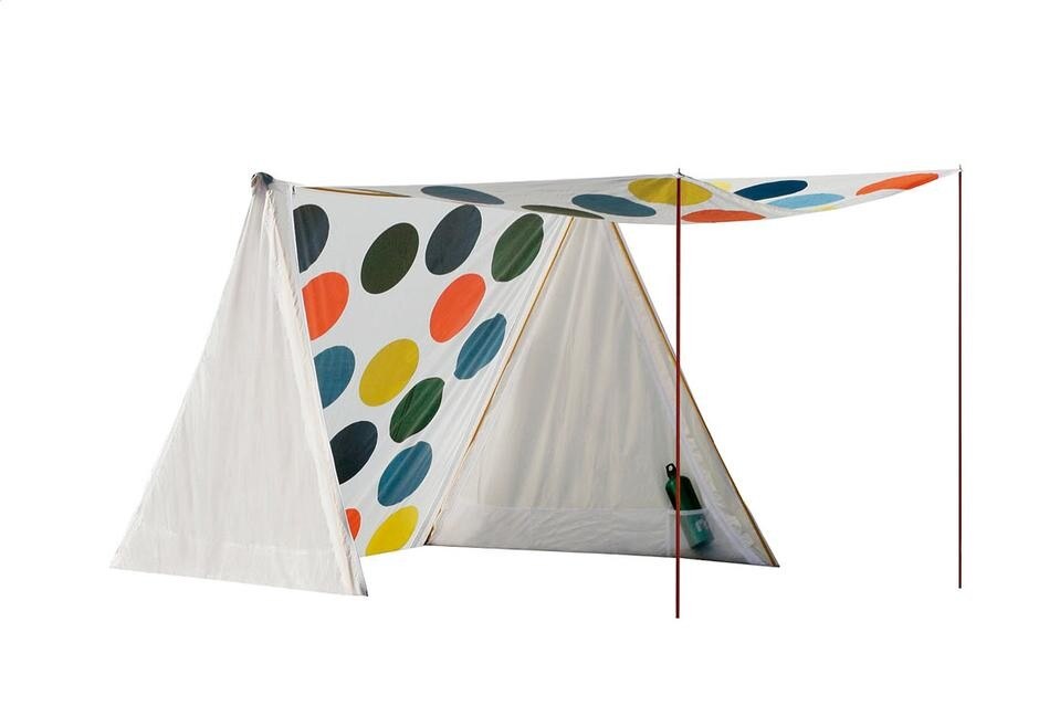 Canadese Pop (top)
can be set up in different
ways. Here,
a semi-open porch.
Sturdy, lightweight
aluminum frame and
super fine nylon
