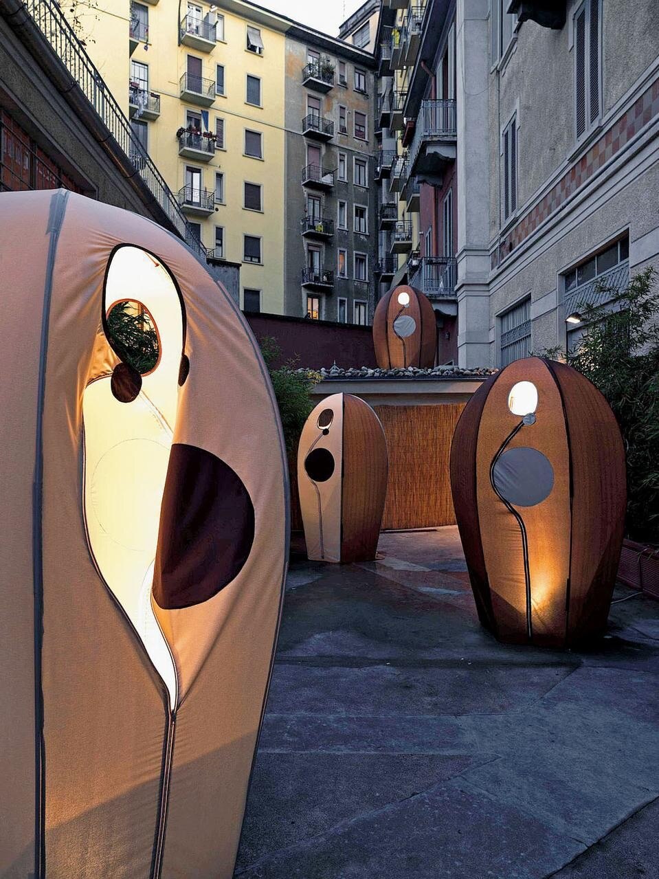 Capsule d’Amore
(left) is a mini urban
shelter with triple
access
