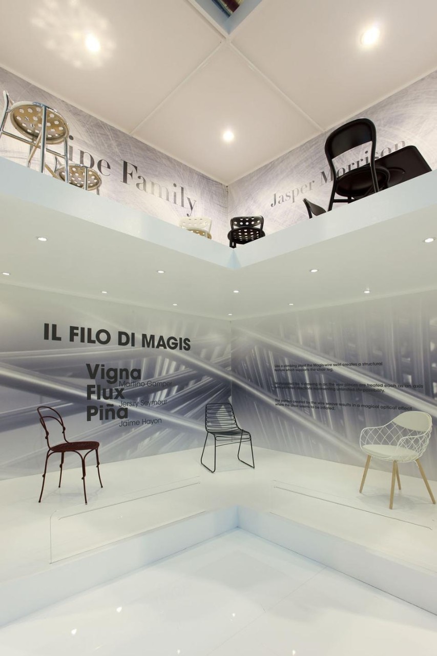 The chair in the series
“Il filo di Magis” on the occasion of its
presentation last year at the Milan Furniture
Fair: Vigna by Martino Gamper, Flux
by Jerszy Seymour and Piña by Jaime Hayon