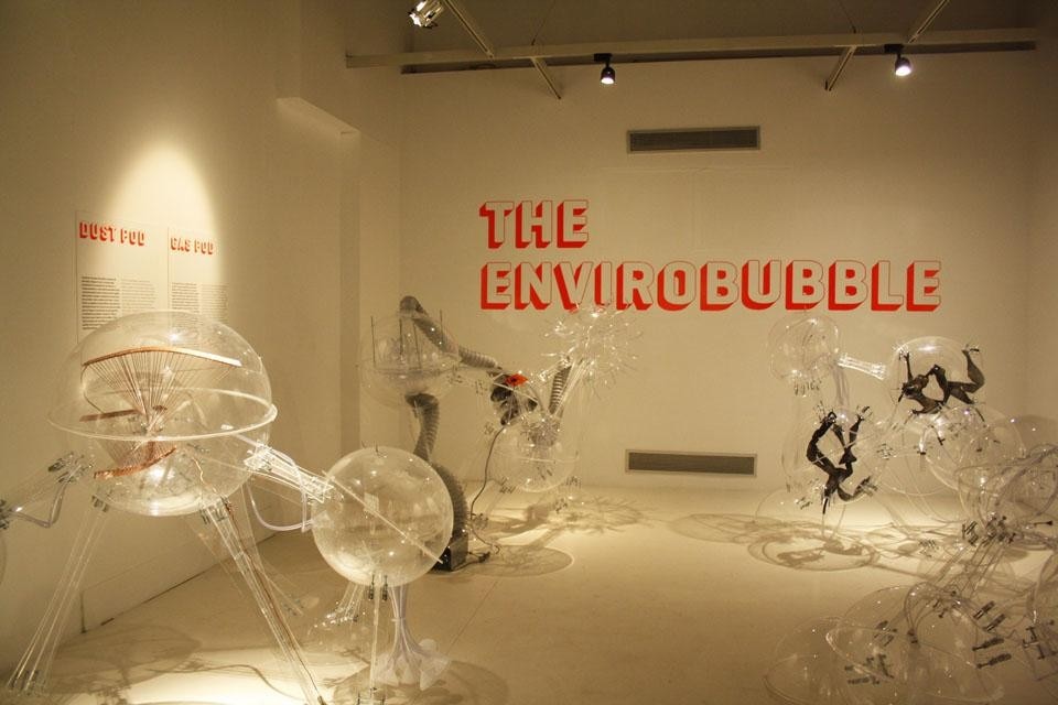 <i>The Envirobubble.</i> Ecological experiment inspired in Ant Farm's envirobubble. Installation in room 3 at the <i>EcoRedux 02</i> exhibition, Disseny Hub Barcelona <i>The Envirobubble.</i> Ecological experiment inspired in Ant Farm's envirobubble. Installation in room 3 at the <i>EcoRedux 02</i> exhibition, Disseny Hub Barcelona