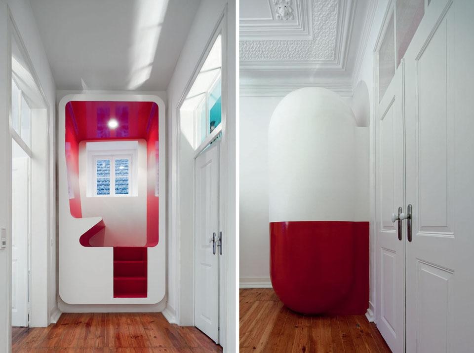 Large mysterious objects
scattered around the house
serve two purposes: as well
as bringing a theatrical effect
to the existing space, they
provide essential functions such
as the
bathroom (shaped like a large
pill) and a belvedere for quiet
contemplation.