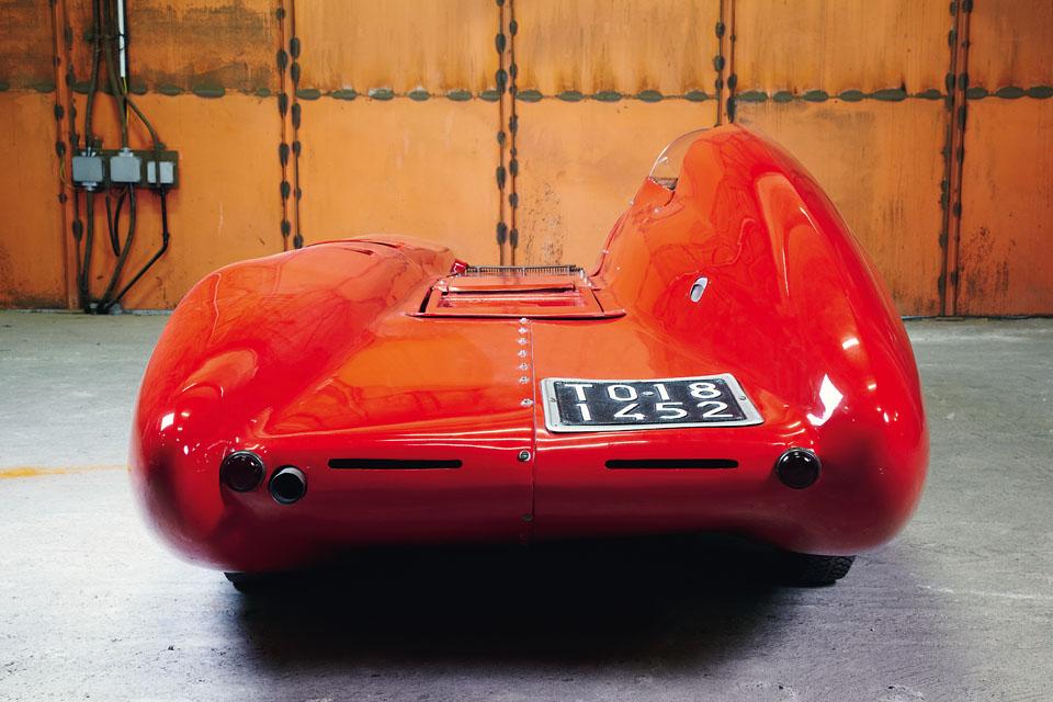 The
Bisiluro was the product of a
collaboration between Carlo
Mollino and Mario Damonte,
Enrico Nardi and the Giannini
brothers.