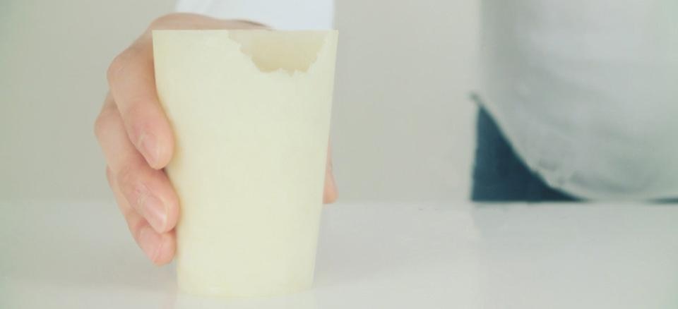 The Kup—eatable cup project was inspired by the native cultures of Papua New Guinea and Laos, where the everyday actions of “using, eating and discarding” are still closely linked. The Kup—eatable cup project was inspired by the native cultures of Papua New Guinea and Laos, where the everyday actions of “using, eating and discarding” are still closely linked.