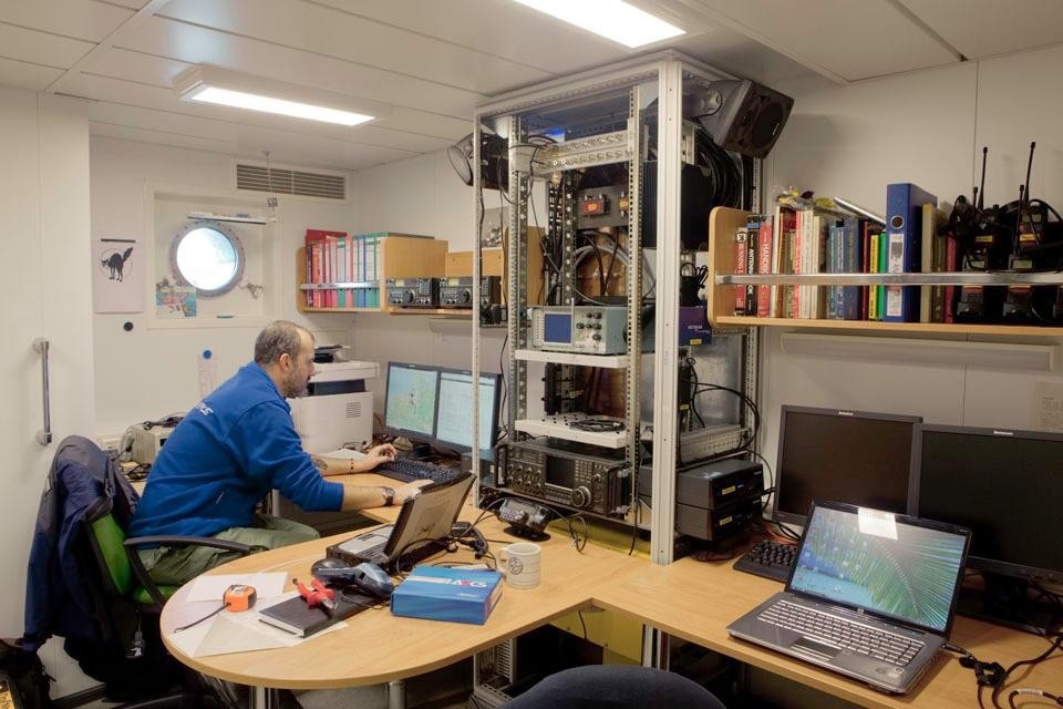 A secure radio room with
high-speed broadband
Internet access meets the
special communications
needs of Greenpeace’s new
flagship. On deck is the latest
version of satcom as well as
a storeroom containing photo
and video equipment. A secure radio room with
high-speed broadband
Internet access meets the
special communications
needs of Greenpeace’s new
flagship. On deck is the latest
version of satcom as well as
a storeroom containing photo
and video equipment.