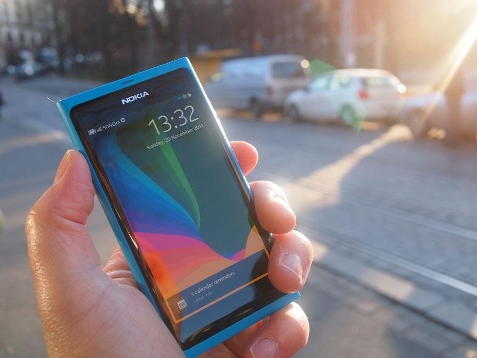 You simply swipe across the device, sliding the thumb over the join of unibody and glass, to flip through these modes, from wherever you are in the OS. You simply swipe across the device, sliding the thumb over the join of unibody and glass, to flip through these modes, from wherever you are in the OS.