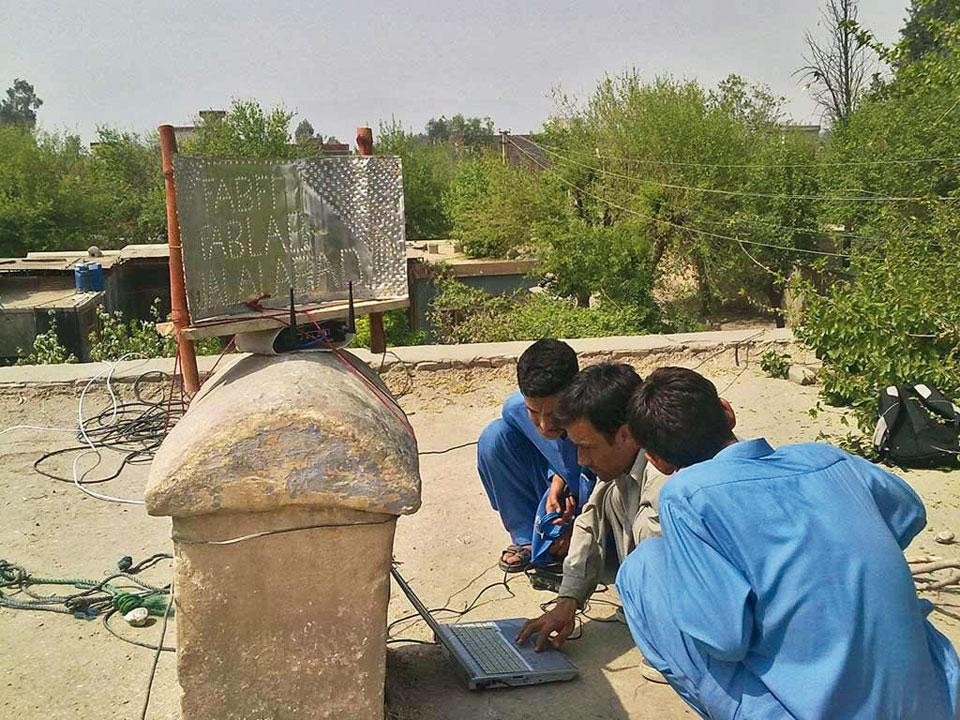 Parabolic reflectors built
using FabFi’s open-source
system.