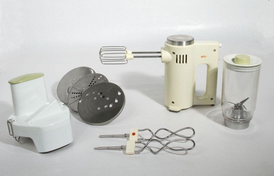 Top: Dieter Rams, <em>Braun TP1</em>, Portable radio, 1959.
Alfaro Hofmann Collection, Godella. Above: Richard Fischer
and Dieter Rams, 
<em>Braun KM2 Multiwerk</em>, 1965. 
Alfaro Hofmann Collection, Godella

