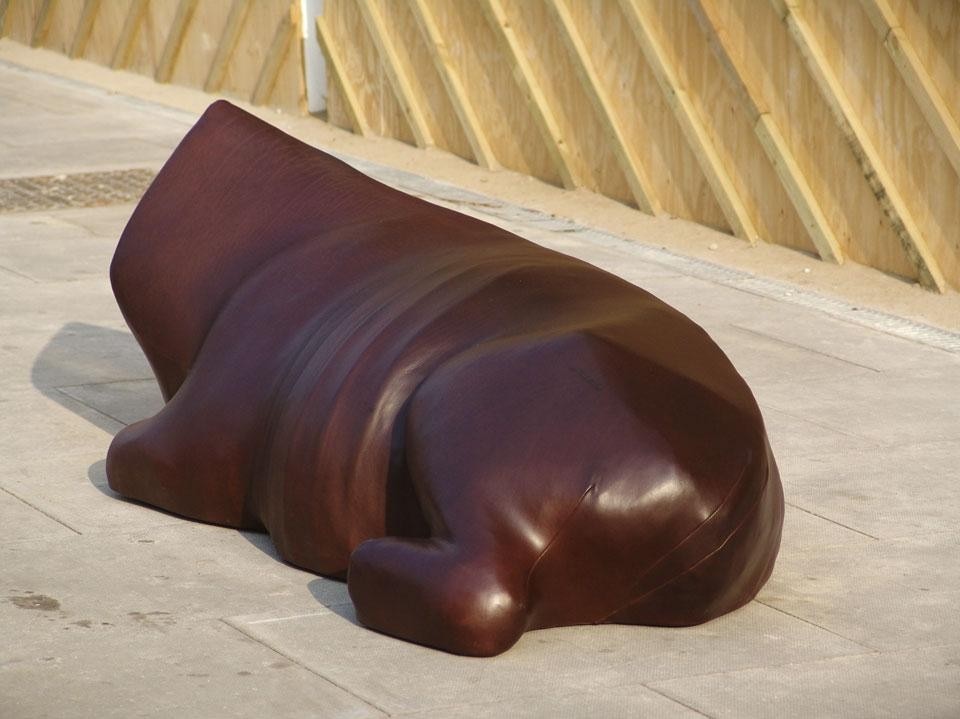 Julia Lohmann,
<em>Belinda</em>, 2004-2011. A series
of leather sofas in the shape
of headless cow torsos, each
upholstered with the high quality
leather of exactly one
cow