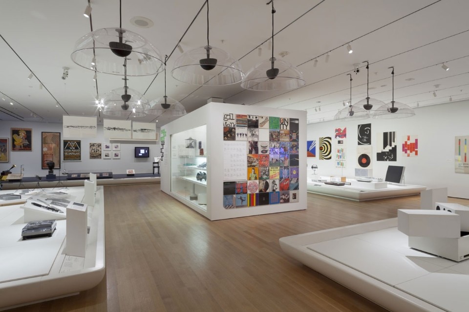Vista della mostra “Making Music Modern: Design for Ear and Eye”, MoMA Vista della mostra “Making Music Modern: Design for Ear and Eye”, MoMA
