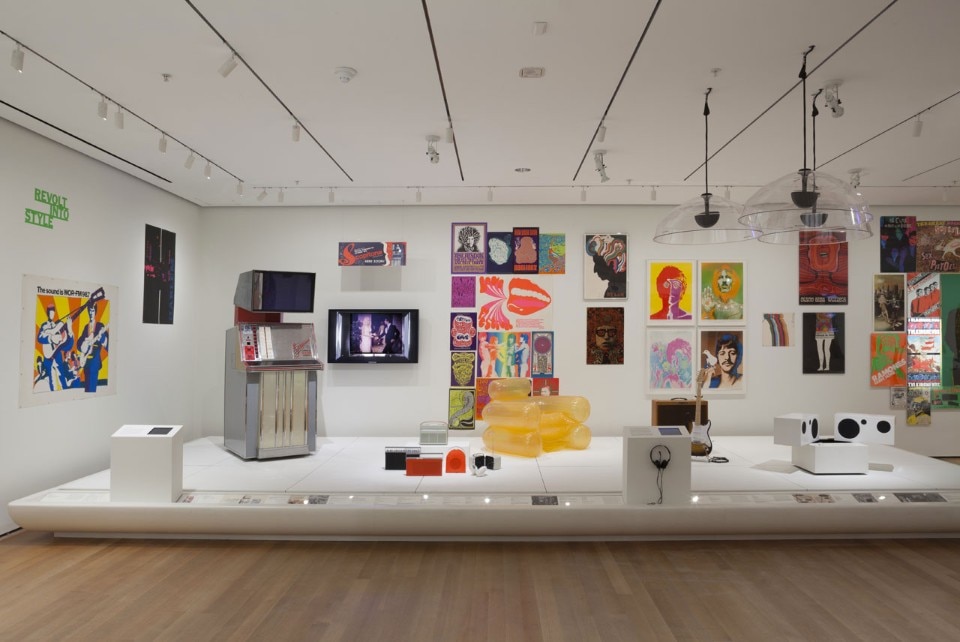 Vista della mostra “Making Music Modern: Design for Ear and Eye”, MoMA Vista della mostra “Making Music Modern: Design for Ear and Eye”, MoMA