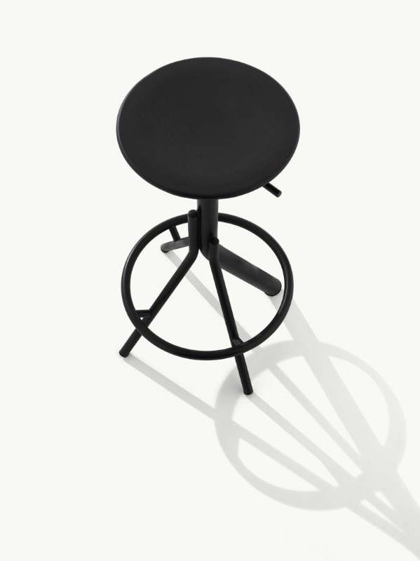 Main swivel stool