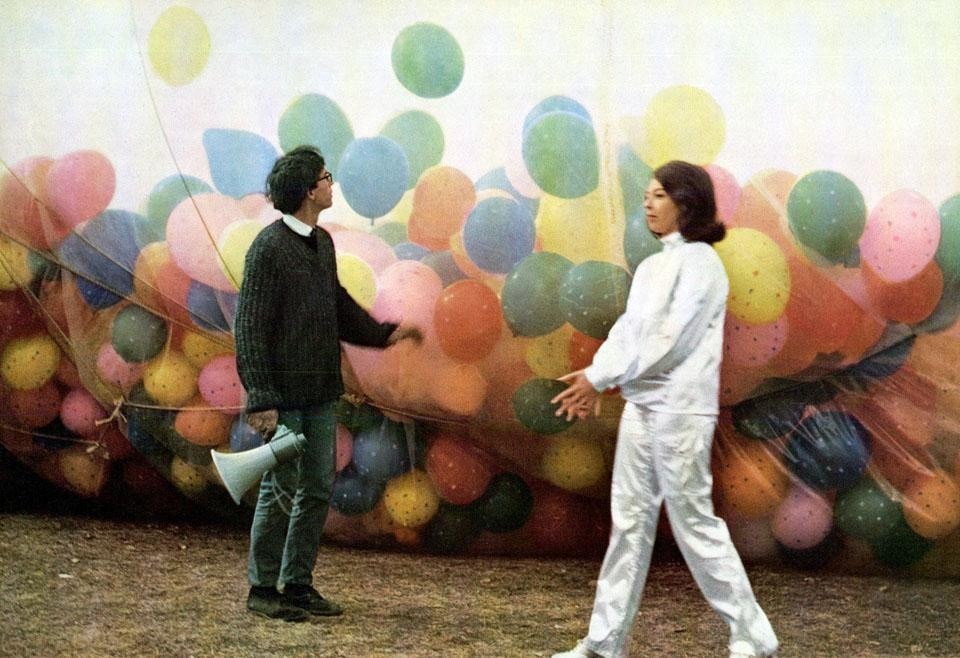 The materials used included 8,000 square feet 0.125 millimeter translucent polyethylene; four V.S. Army high altitude research balloons with a height of 18 and a diameter of 25 feet; 2,800 colored balloons with a diameter of 28 inches; 2,700 feet one-quarter inch rope; 1,200 feet five-eighth inch rope. All balloons were inflated, then sealed, and the whole package was filled with air by two vacuum cleaner blowers. The materials used included 8,000 square feet 0.125 millimeter translucent polyethylene; four V.S. Army high altitude research balloons with a height of 18 and a diameter of 25 feet; 2,800 colored balloons with a diameter of 28 inches; 2,700 feet one-quarter inch rope; 1,200 feet five-eighth inch rope. All balloons were inflated, then sealed, and the whole package was filled with air by two vacuum cleaner blowers.