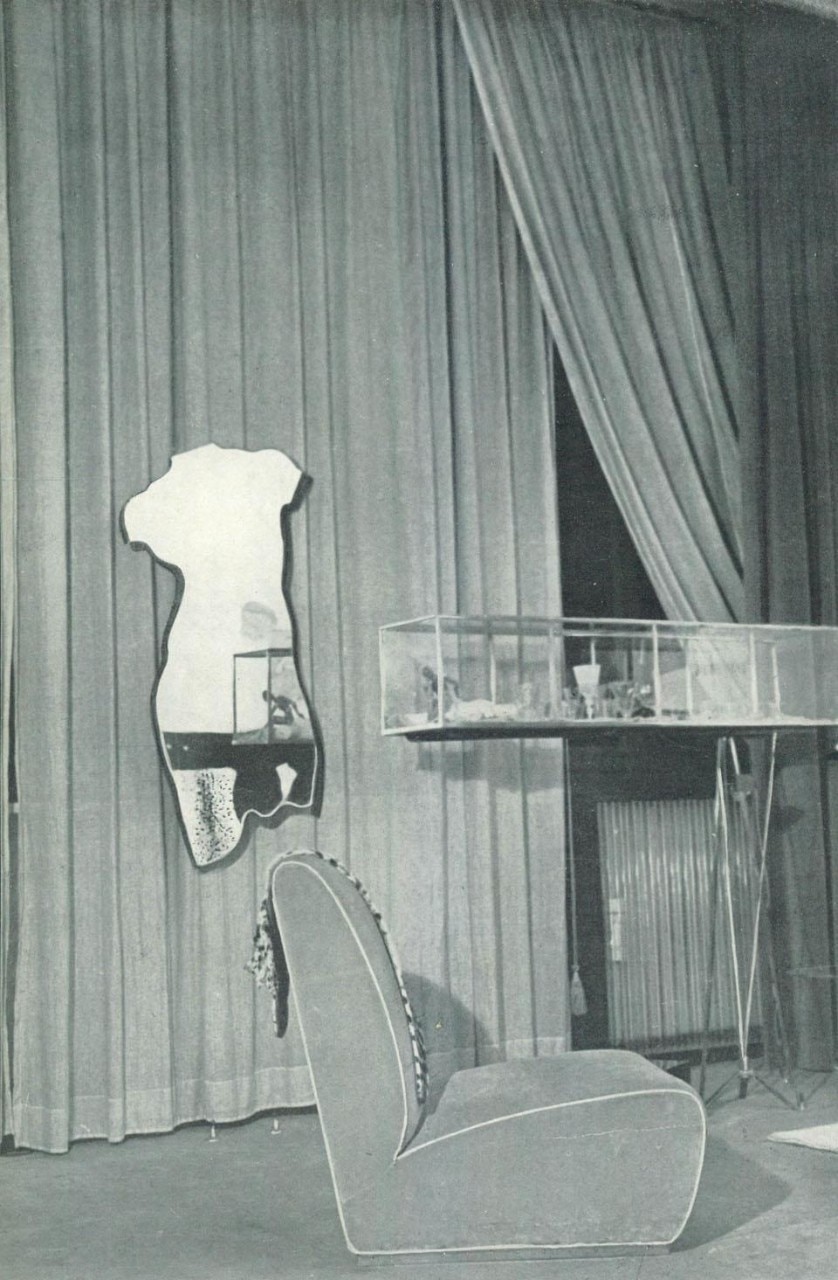 The 'Venus' mirror, lounge chair and window.
The 'Venus' mirror, lounge chair and window.
