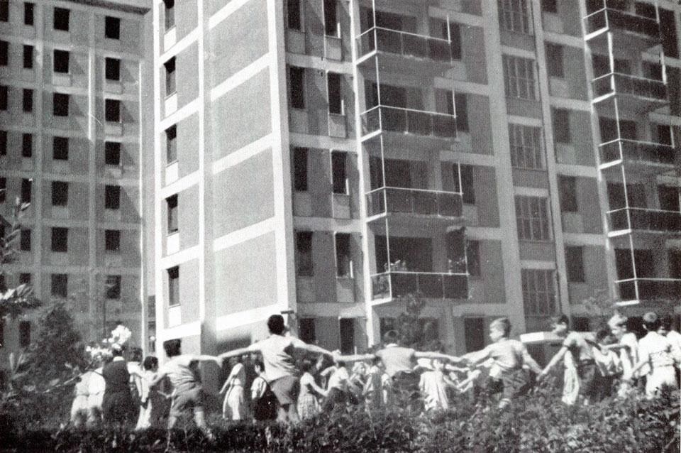 Film stills from Angelo Mangiarotti's documentary <em>Position of Architecture</em>, as reproduced in Domus 284 / July 1953. Top: Monument to those who perished in the German concentration camps, at the Monumental Cemetery in Milan, Studio BBPR, 1946. Above: low-cost housing by Belgioioso, Peressutti, Rogers, Milan
