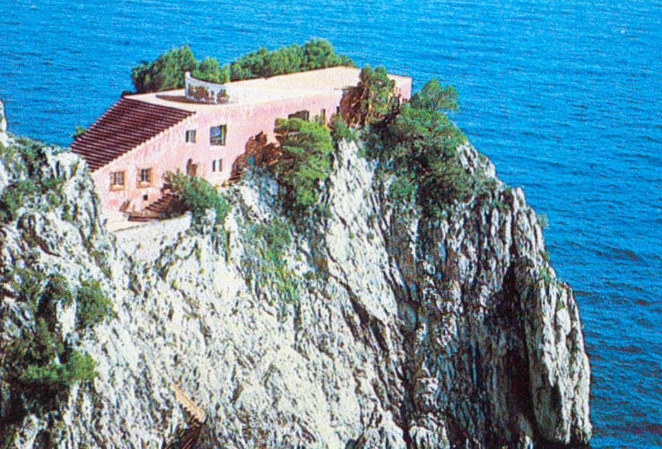 Dettaglio pagine interne Domus 605 / aprile 1980. Villa Malaparte di Adalberto Libera, Capri, 1938