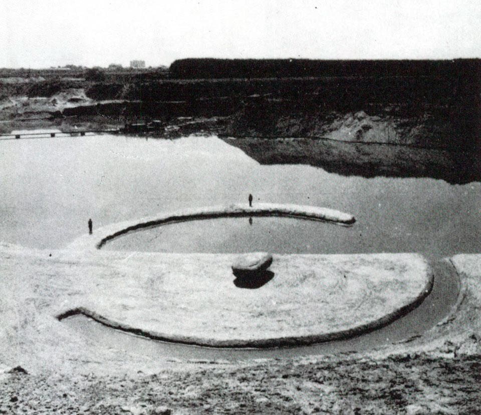 Top: Domus 531 / February 1974 page detail. The <em>Amarillo Ramp</em>, Texas started by Robert Smithson and completed by Richard Serra, Nancy Holt, and Tony Shafrazi. Photo by Gianfranco Gorgoni. Above: Domus 531 / February 1974 page detail. <em>The Broken Circle</em>, Emmen, The Netherlands, 1971