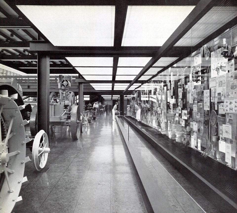 Domus 422 / January 1965 page details. In the exhibition hall is the extraordinary "mural" designed by Alexander Girard: it collects in a three-dimensional assemblage some two thousand documents of the American farming history: the brave and pathetic first era of American agriculture, through Deere's history: from the development of John Deere's first plow in 1837 to the Company's entry into the tractor business in 1918